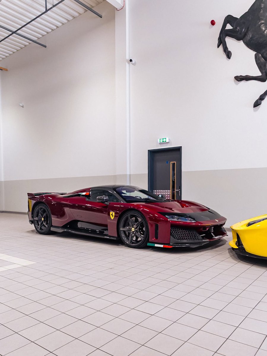 CarCultureCC's tweet photo. Rosso Libano Ferrari F80 🛡️ https://t.co/MFyb3WZAYa
