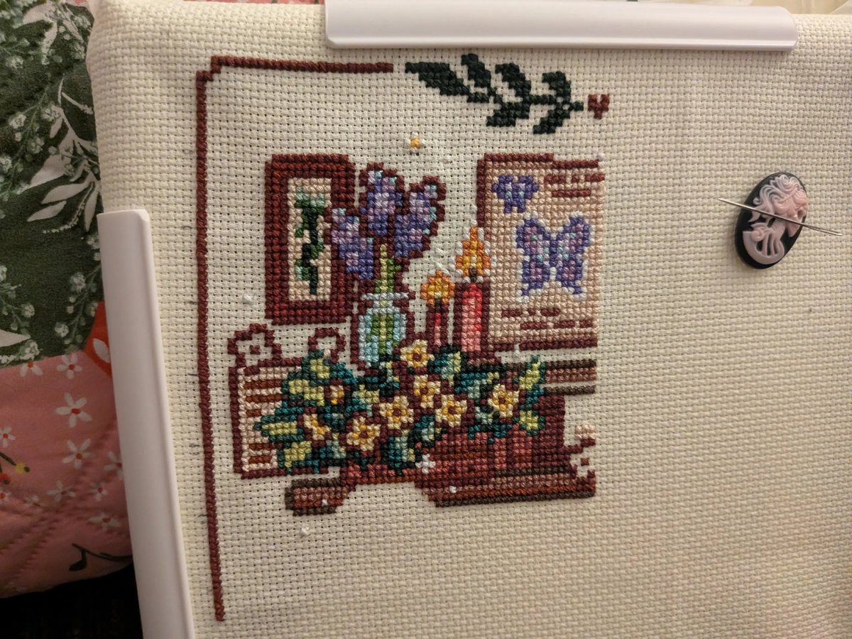 SnuggleBunArt's tweet photo. Alot of colour and progress this time, nearly finished the first page 😊
Pattern: The Herbalist by Loombug on Etsy 
#crossstitch #crosstitch #embroidery #sewing https://t.co/X67dthxHL4