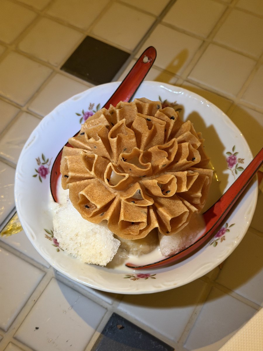 Dekchaikumkom's tweet photo. ร้านนี้อร่อยจริง อยากให้ไปลอง ตบท้ายด้วยเมนูของหวานฟินมาก ต้องสั่งคือทองม้วนสดนี่แหละ 🤤 https://t.co/qobRL7aaRq