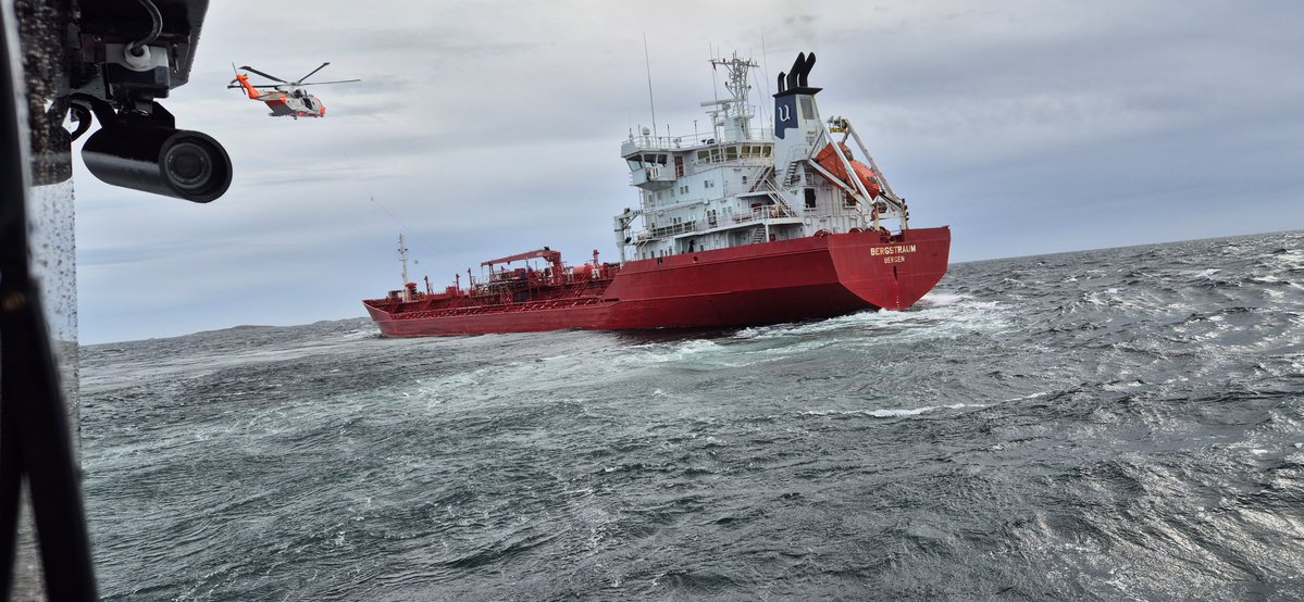 NSSR's tweet photo. Foto: RS «Stormbull»/Redningsselskapet https://t.co/lzwJGSxN75