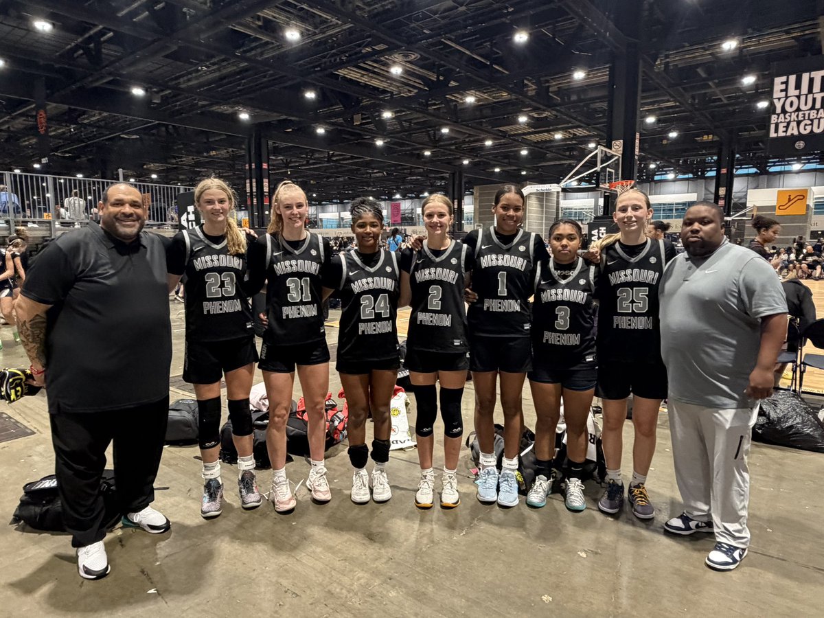 PreachaZo's tweet photo. These 7 kiddos STAYED and Battled and ended 3rd @NikeGirlsEYBL Great finish ladies!! https://t.co/sYenOKDTaD