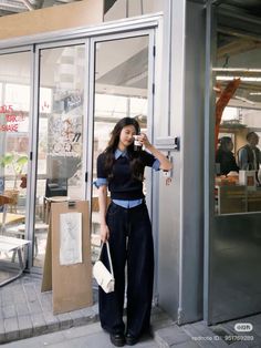 prens_26's tweet photo. City chic in navy wide-leg pants + cropped top = effortless, confident street style
FMtP https://t.co/Dbm5nXtQvV
