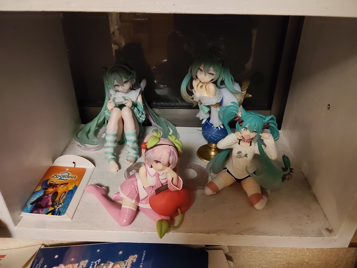 _kogeniki_'s tweet photo. ゲームしてるミクかわいすぎてやばい https://t.co/uPkR6cYA5m