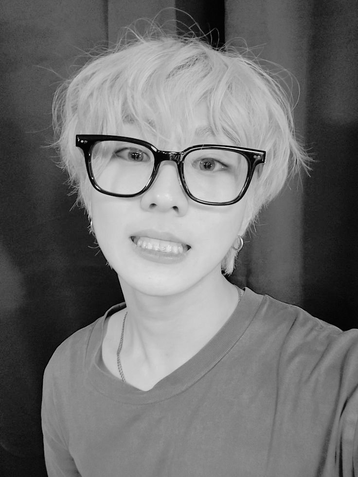 prantopia's tweet photo. #jaywon au! 

Segundos antes de uma prova importante, Jungwon percebe que não levou sua calculadora. No desespero, decide apelar para o único aplicativo que seria rapidamente respondido — o Grindr.

O Hétero Sigiloso vai ter que o salvar, mesmo que isso gere um caos total. https://t.co/pUnYB9PI6m