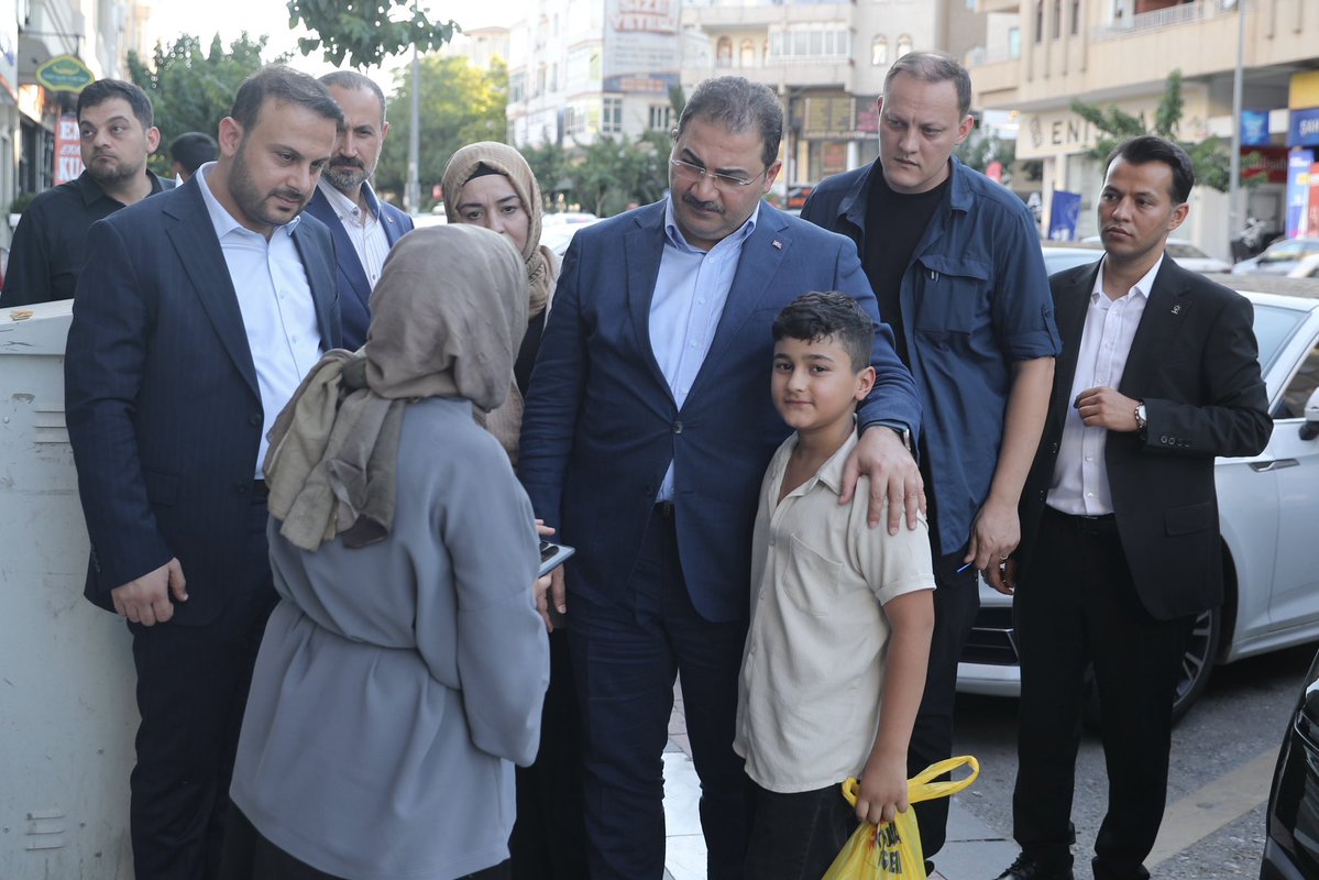 mcanpolatnet's tweet photo. Vatandaşlarımızla hemhâl olmaya, gönül gönüle vermeye devam ediyoruz.

AK Parti Haliliye İlçe Başkanımız Sn. Mustafa Bağmancı, İlçe Koordinatörümüz Sn. Serhat Akayalp, İlçe Kadın Kolları Başkanımız Sn. Fatma Ocak ve İlçe Gençlik Kolları Başkanımız Sn. Mehmet Doğan Salar ile birlikte Emniyet Caddesi’nde hemşehrilerimizle hasbihal ettik.

@mbagmanci63