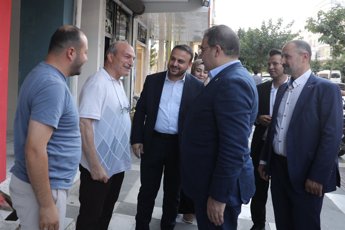 mcanpolatnet's tweet photo. Vatandaşlarımızla hemhâl olmaya, gönül gönüle vermeye devam ediyoruz.

AK Parti Haliliye İlçe Başkanımız Sn. Mustafa Bağmancı, İlçe Koordinatörümüz Sn. Serhat Akayalp, İlçe Kadın Kolları Başkanımız Sn. Fatma Ocak ve İlçe Gençlik Kolları Başkanımız Sn. Mehmet Doğan Salar ile birlikte Emniyet Caddesi’nde hemşehrilerimizle hasbihal ettik.

@mbagmanci63