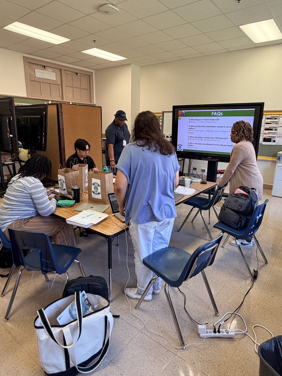 JettKirsten's tweet photo. Visited @AnneFrankDISD, @PrestonHollowES, and @PanthersHHS to see New Teacher Academy in action. Strong leaders. Strong teachers. Strong start to the year. Proud of the work across the Hillcrest Feeder! @Region5_DISD @dallasschools @N_Bernardino ๐พ #BluePrintforExcellence https://t.co/0XAFUhIRz7