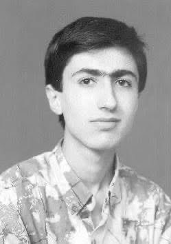 Kemalbulbull's tweet photo. Sevgi ve saygı ile

Ferhat Tepe 
28 Temmuz 1993 

Gazeteci
Özgür Gündem muhabiri… 

Bitliste gözaltına alındı
Gözaltında olduğu inkar edildi
JİTEM Tarafından işkence ile katledilerek cenazesi Elazığda Hazar Gölü kıyısına atıldı!

Agar, Yeşil, JİTEM Üçgeninde “Bin operasyondan” biridir. 

Demirel: “Bunlar gazeteci değil teröristtir.”
Diyerek;
Ağar 
Yeşil
JİTEM 
Konseptini onaylamış ve Ape Musaların, Ferhat Tepelerin katliamına onay vermiştir!… 
#ferhattepe 
#GazetecilikSuçDeğildir