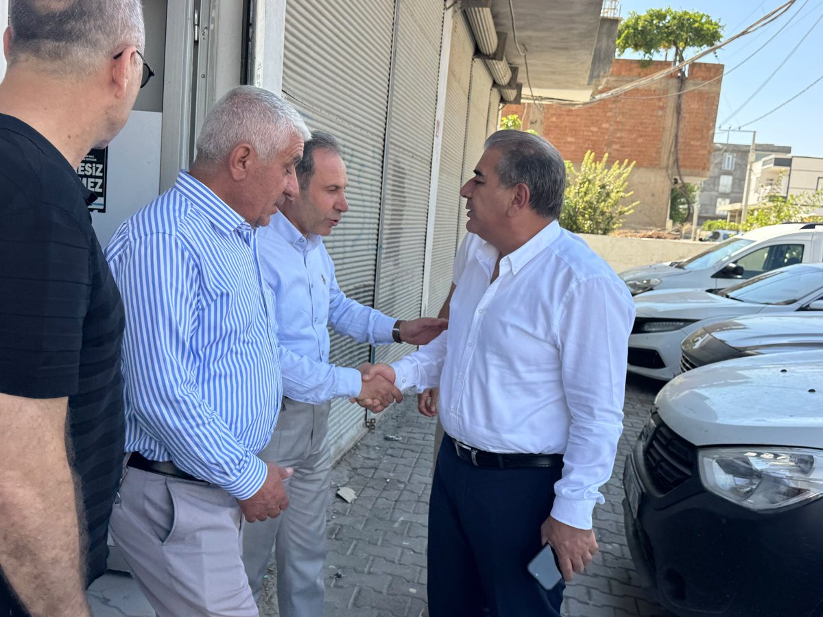 AkPartiBismil's tweet photo. 📍 Öznur Tekstil Atölyesine Ziyaret

İlçe Başkanımız Sayın Muzaffer Cengiz Özaydın ve İlçe Yönetim Kurulu Üyelerimiz ile birlikte, ilçemizde faaliyet gösteren Öznur Tekstil Atölyesini ziyaret ettik.

Atölye işletmecisi Sayın Nurettin Türk ile üretim faaliyetleri üzerine verimli bir sohbet gerçekleştirdik. Nazik misafirperverliği ve samimi ilgisinden dolayı kendisine teşekkür ediyor, ilçemizde istihdama ve üretime katkı sağlayan bu tür yatırımları desteklemeye devam edeceğimizi ifade ediyoruz.

Üreten, istihdam sağlayan ve ilçemize değer katan her girişimin yanındayız.
#AKParti #Bismil #Üretim #İstihdam #TürkiyeYüzyılı