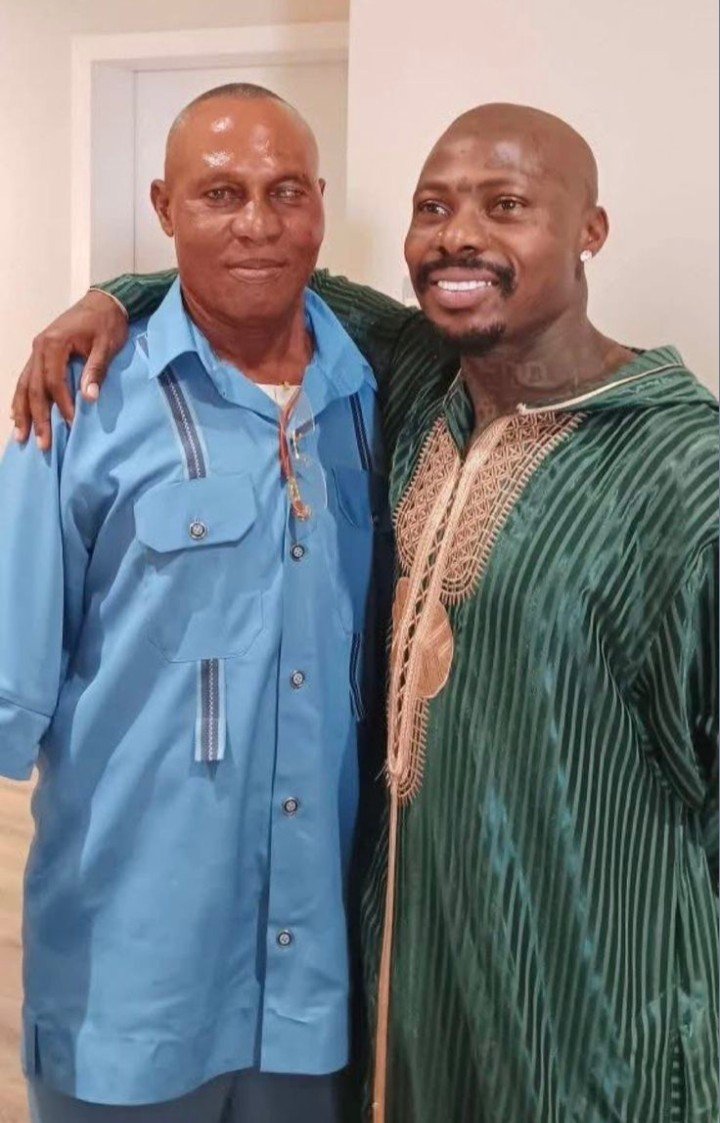 JeffdeyCraze's tweet photo. Upon all the money Asake has, why hasn't he fixed his daddy's eye ? 👀Like why ?? https://t.co/RdC3RQN1bO
