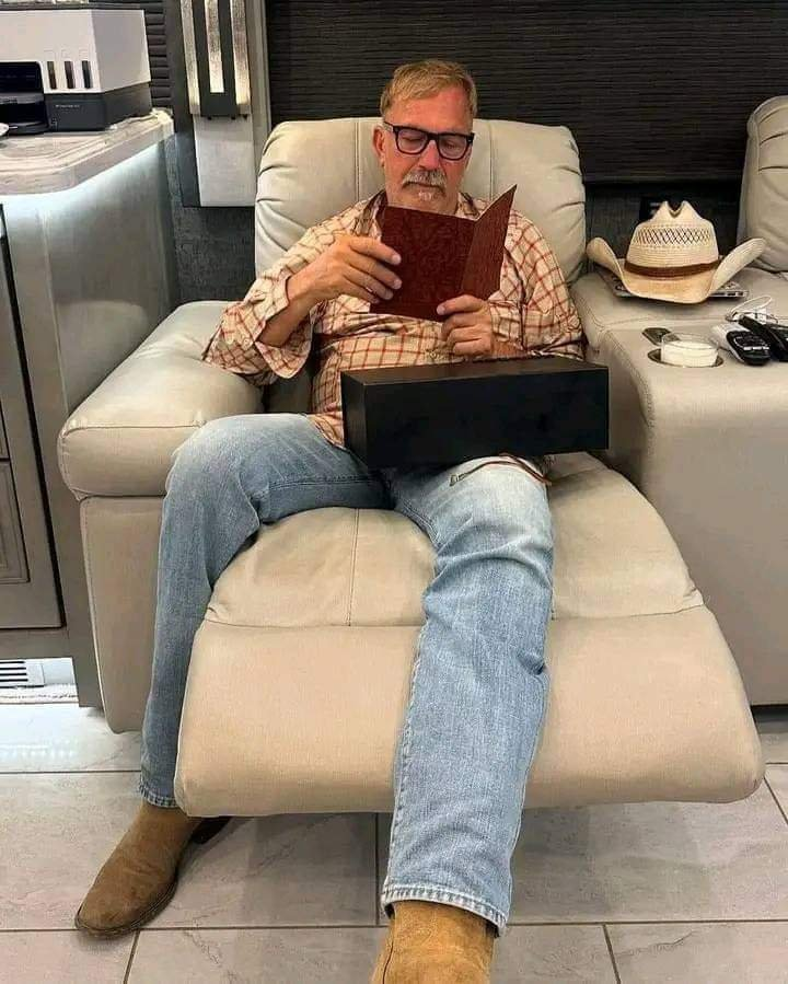 LilyCostner0's tweet photo. Hello to my dad fans... Where y'all supporting me from.  #KevinMcostner https://t.co/DEM2alS1lw
