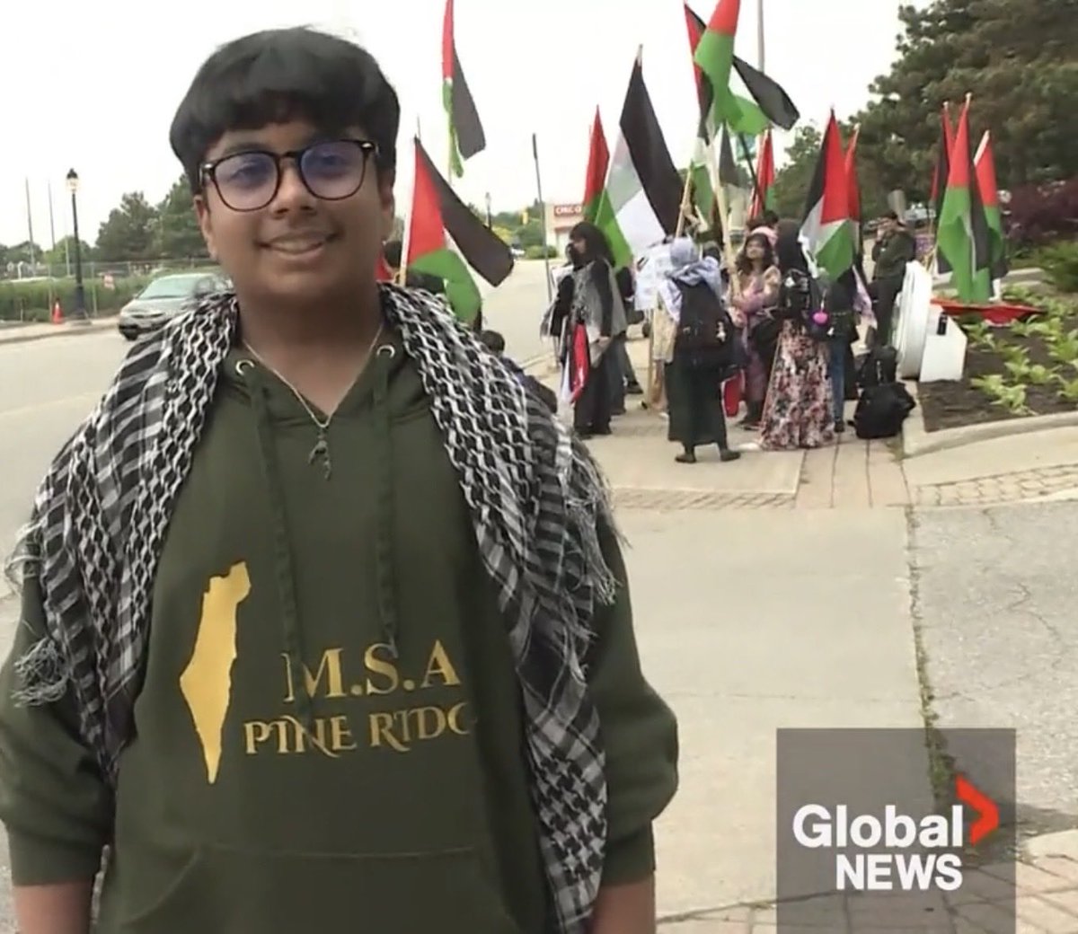 JimMcMurtry01's tweet photo. Pine Ridge Secondary students (Pickering) supporting Hamas during classtime. https://t.co/NQc89rXJie