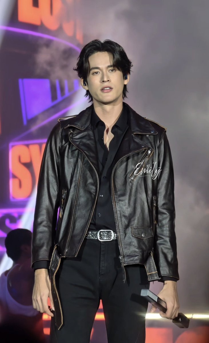 EmiLiaO3O's tweet photo. พี่กวิน หล่อมากกกกกกก

#JossGawinConcert
#GawinCaskey https://t.co/4UC8ccV54u
