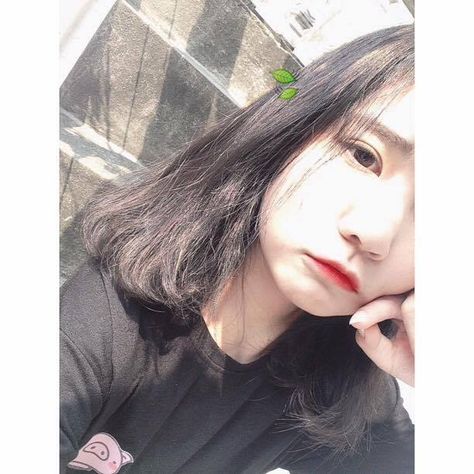 FLAKO87's tweet photo. Soft morning selfie vibes Minimal makeup, bold lips, and a touch of street-style energy
QBAw https://t.co/5VQQgsb5K2