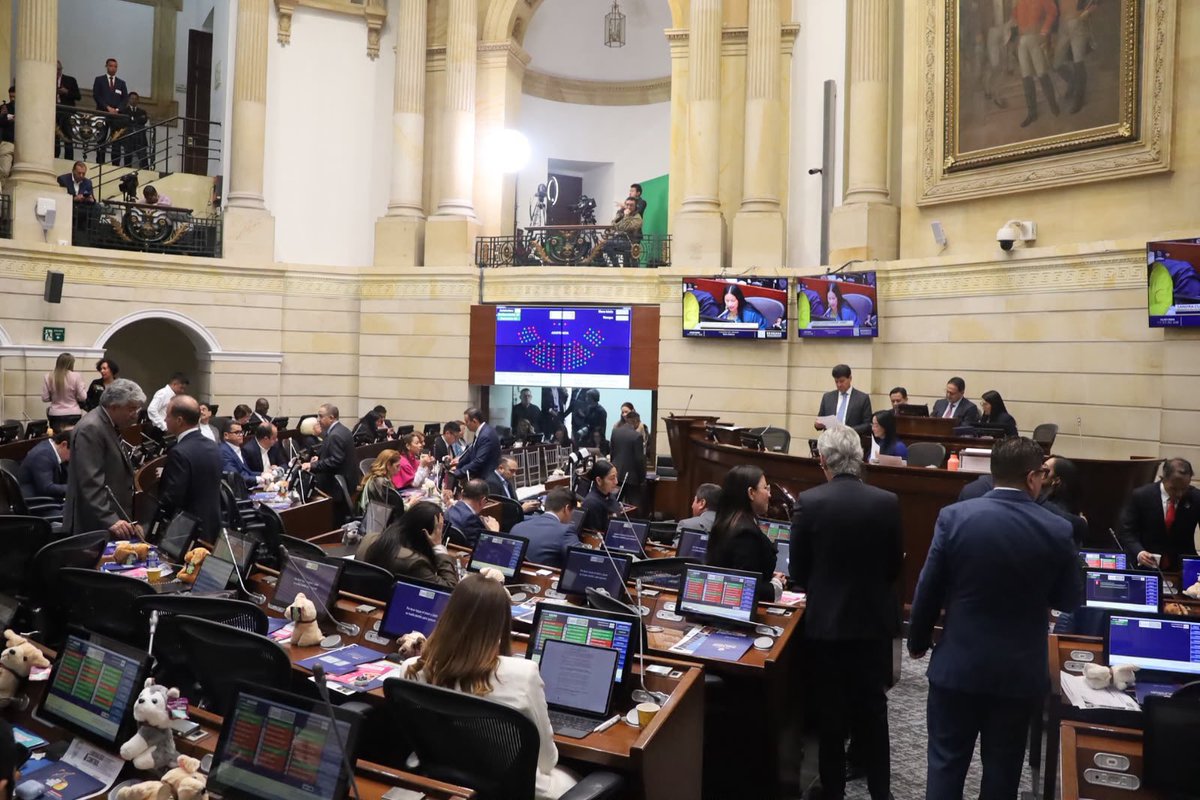 SenadoGovCo's tweet photo. #PlenariaSenado | Inicia sesión plenaria del Senado del día 28/07/2026 donde se realizará la elección de las comisiones constitucionales y se escuchará a los candidatos al cargo de Contralor General de la Nación.

Sigue la transmisión #EnVivo

🔁 https://t.co/tfCoUFlgfQ https://t.co/ImA8g5cuJT