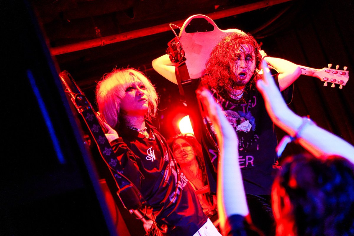 ショーン・ホラーショー 首振りDolls tweet media