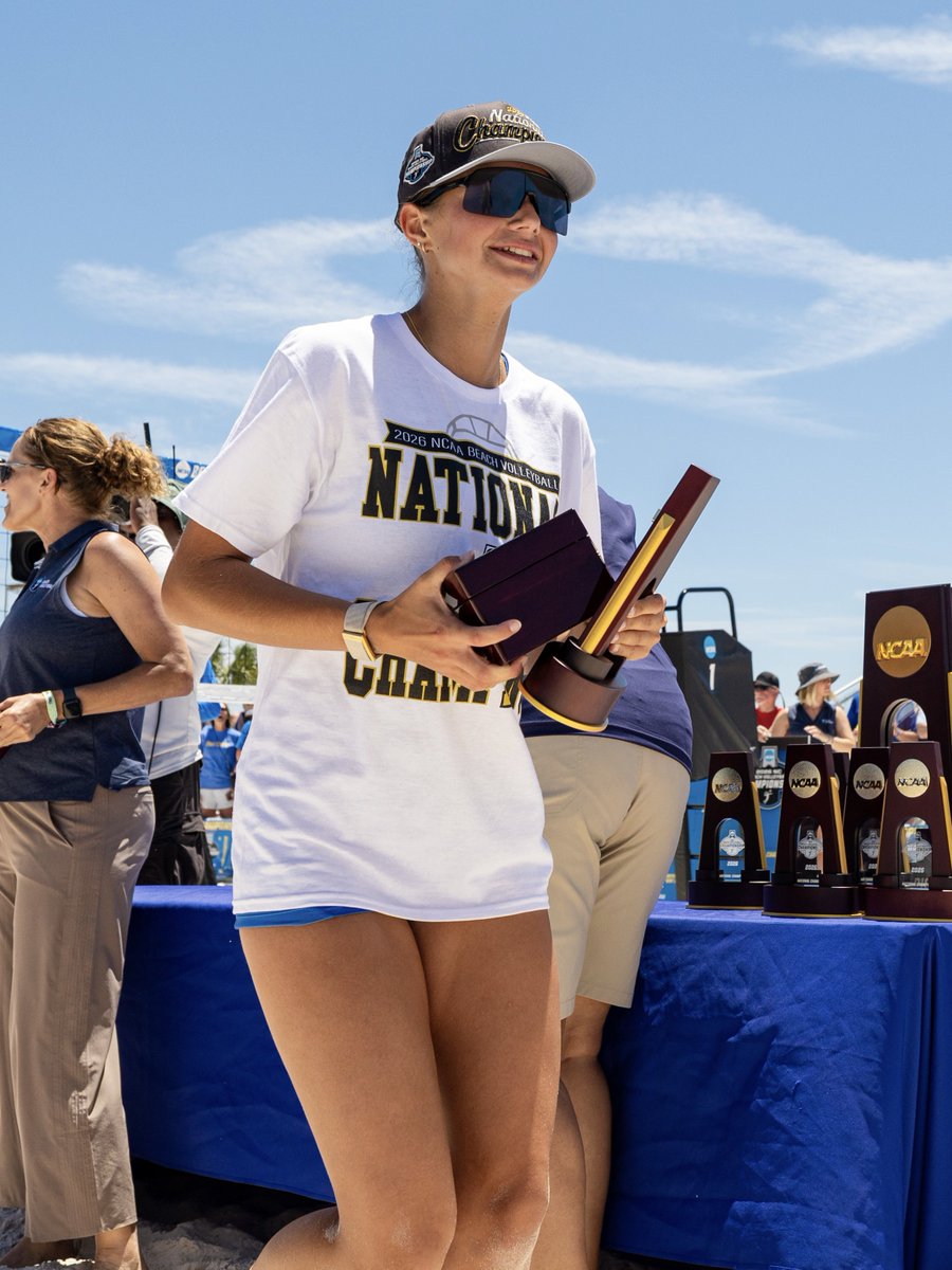 uclabeachvb's tweet photo. Cheers to another amazing year for Mallory LaBreche! Happy Birthday, Mallory! 🥳 https://t.co/rA6j5sbe39
