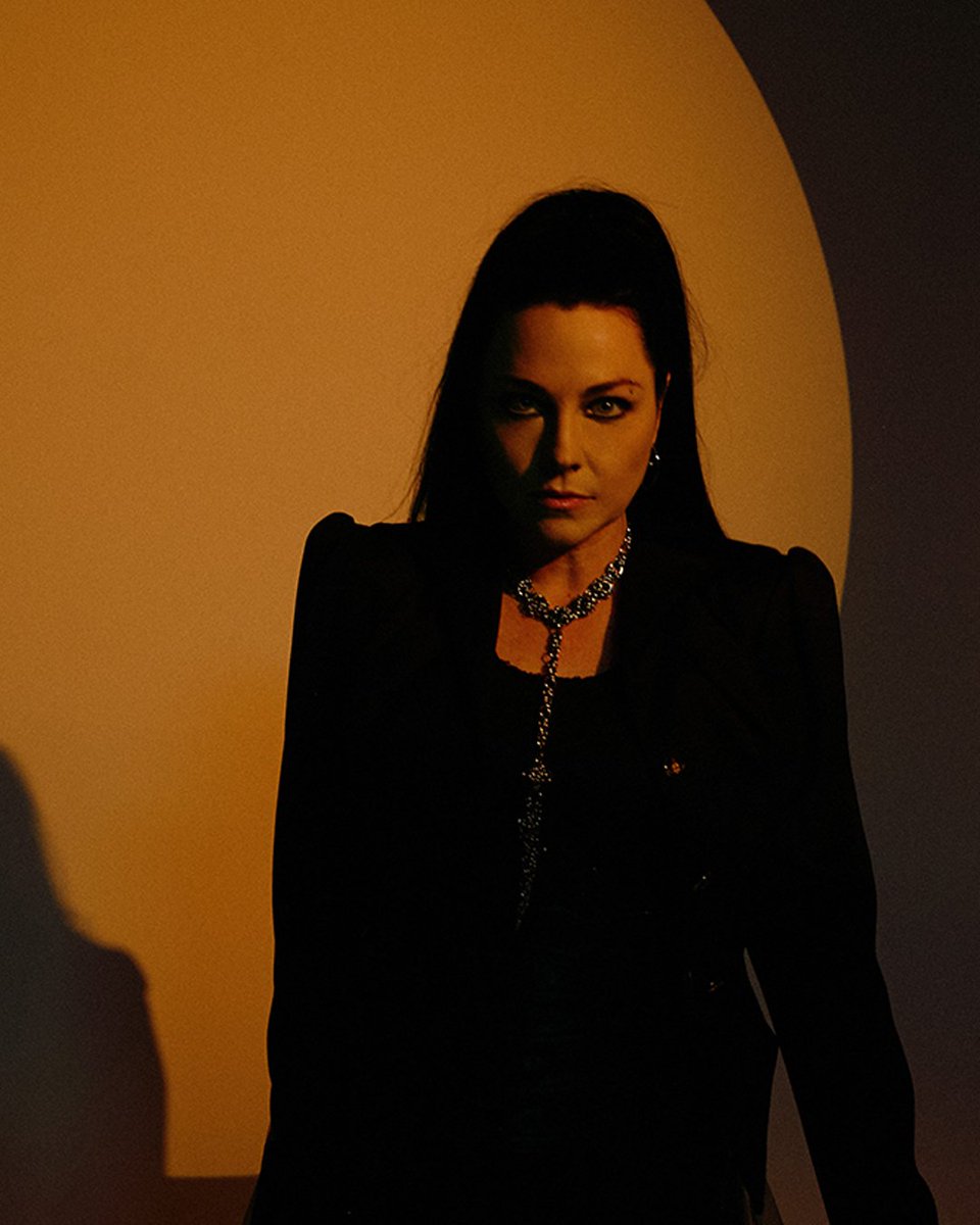 PortalAmyLeeBR's tweet photo. Evanescence para Revolver. Amy Lee revelou em entrevista que a turnê mundial de #Sanctuary vai ser encerrada no final do ano que vem na América do Sul. 👀

📸 Cedrick Jones https://t.co/jj19Dx4GP9