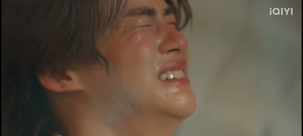 rudylili2612611's tweet photo. The way Oat cries deeply moves me; the expression on his face, which conveys all his pain, is breathtakingly beautiful. An actor must know how to move the audience with their performance, and I am touched in every scene. He is a good actor.

BOUND BY KNOT EP5

 #KNOTseriesEP5 https://t.co/zjVm61Mv14