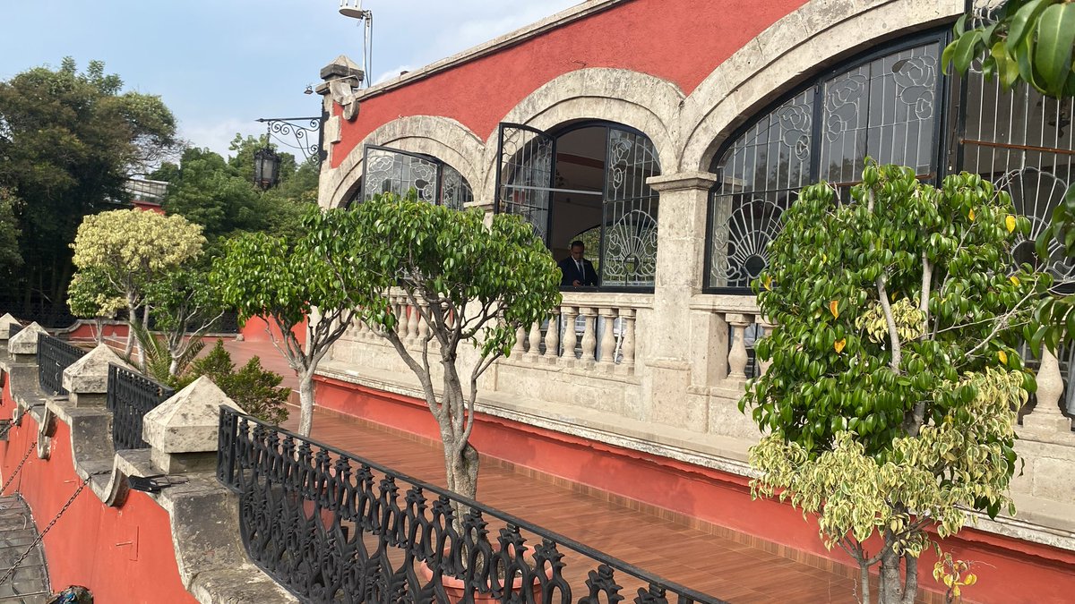 CastellanosABC's tweet photo. La gente no es POBRE por cómo vive, es pobre POR CÓMO PIENSA 
compartiendo semillas de empresarios globales en la ex hacienda de Tlalpan al sur de la CDMX @todos https://t.co/MylvRlXW7G