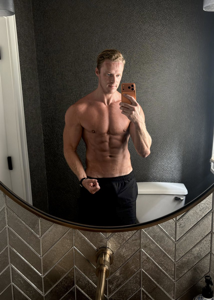 CharlieeMeister's tweet photo. My exact summer shredding protocol this year to break 10% BF 🧵 https://t.co/Kjo8jjDRtD