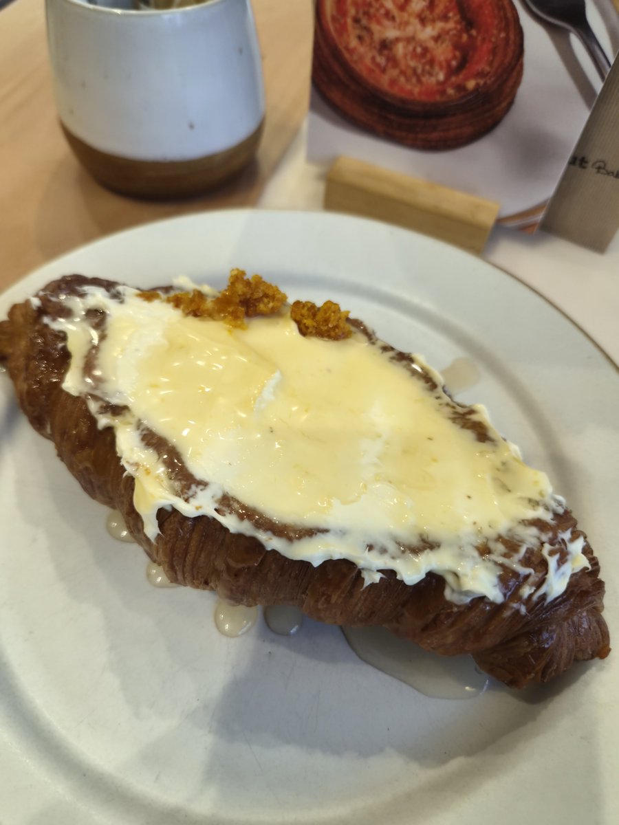 ot7shrine's tweet photo. POV: You tasted what V tasted in London 

Chestnut Bakery, Piccadilly Circus, London https://t.co/UnlAIhCGqY