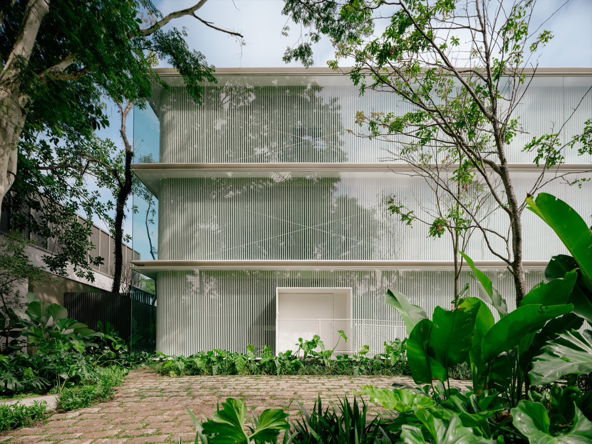4AAAAart's tweet photo. MiCasa Vol. C, a versatile minimalist pavilion by Studio MK27

São Paulo, Brazil 🇧🇷 https://t.co/78eQalNfDY