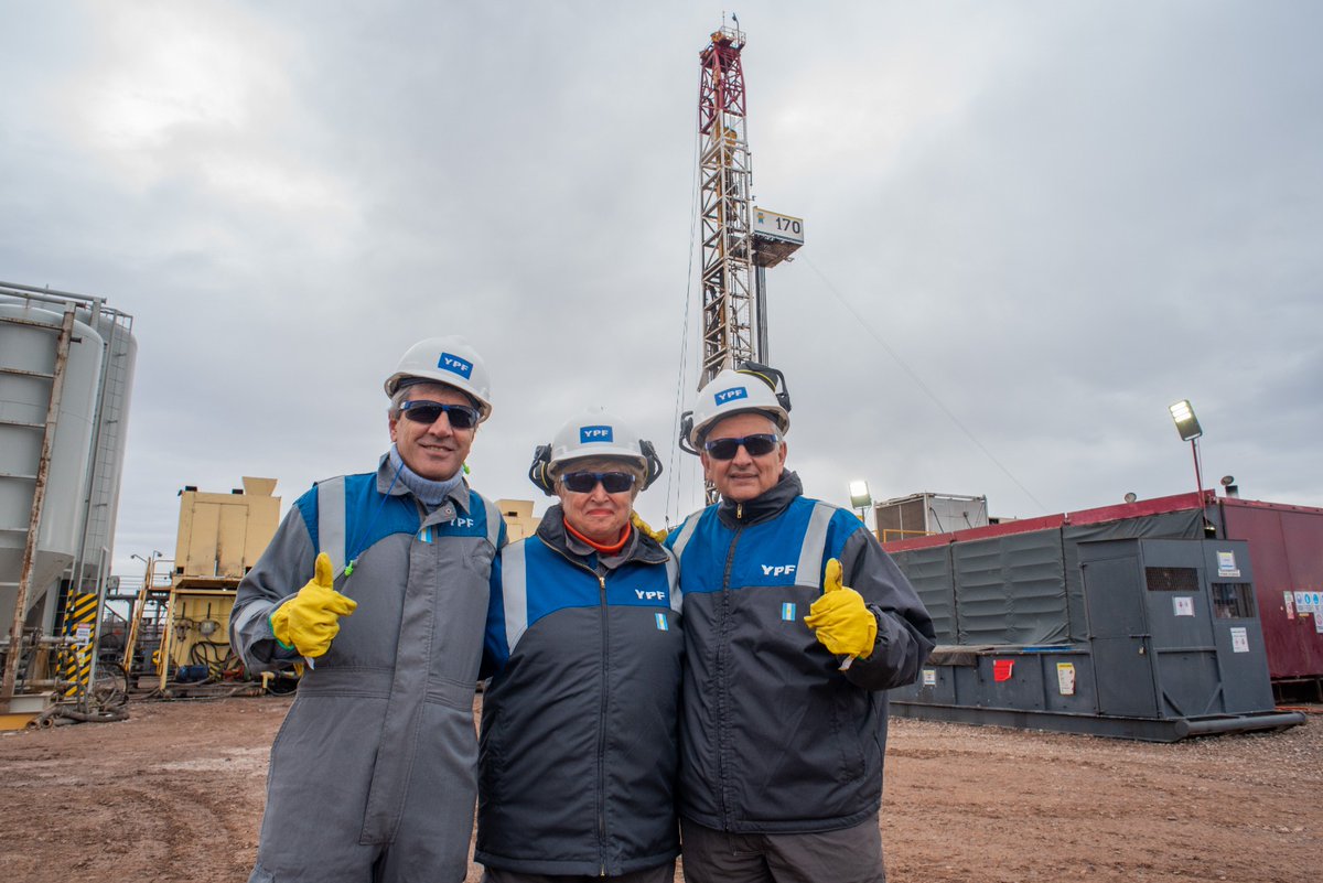 HoracioMarin_ok's tweet photo. Recibimos a @KGeorgieva, @LuisCaputoAR y sus equipos en Loma Campana, donde les mostramos de primera mano la transformación energética del país y el enorme potencial que tiene la Argentina para convertirse en un exportador global de energía.

Tuvimos una reunión muy productiva y recorrimos un equipo de perforación de última generación, donde pudo conocer el trabajo de nuestra gente, de las empresas que nos acompañan todos los días y el nivel de tecnología y eficiencia que alcanzamos.

#YPF #EnergíaArgentina #YPF #ClaseMundial