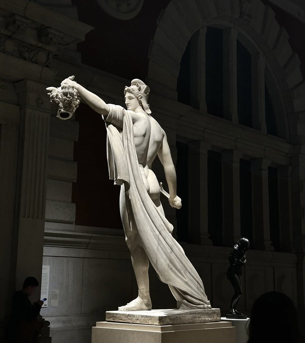 Moodsby_v's tweet photo. Perseus with the Head of Medusa by Antonio Canova at the Metropolitan Museum of Art https://t.co/RUF01jAU9g