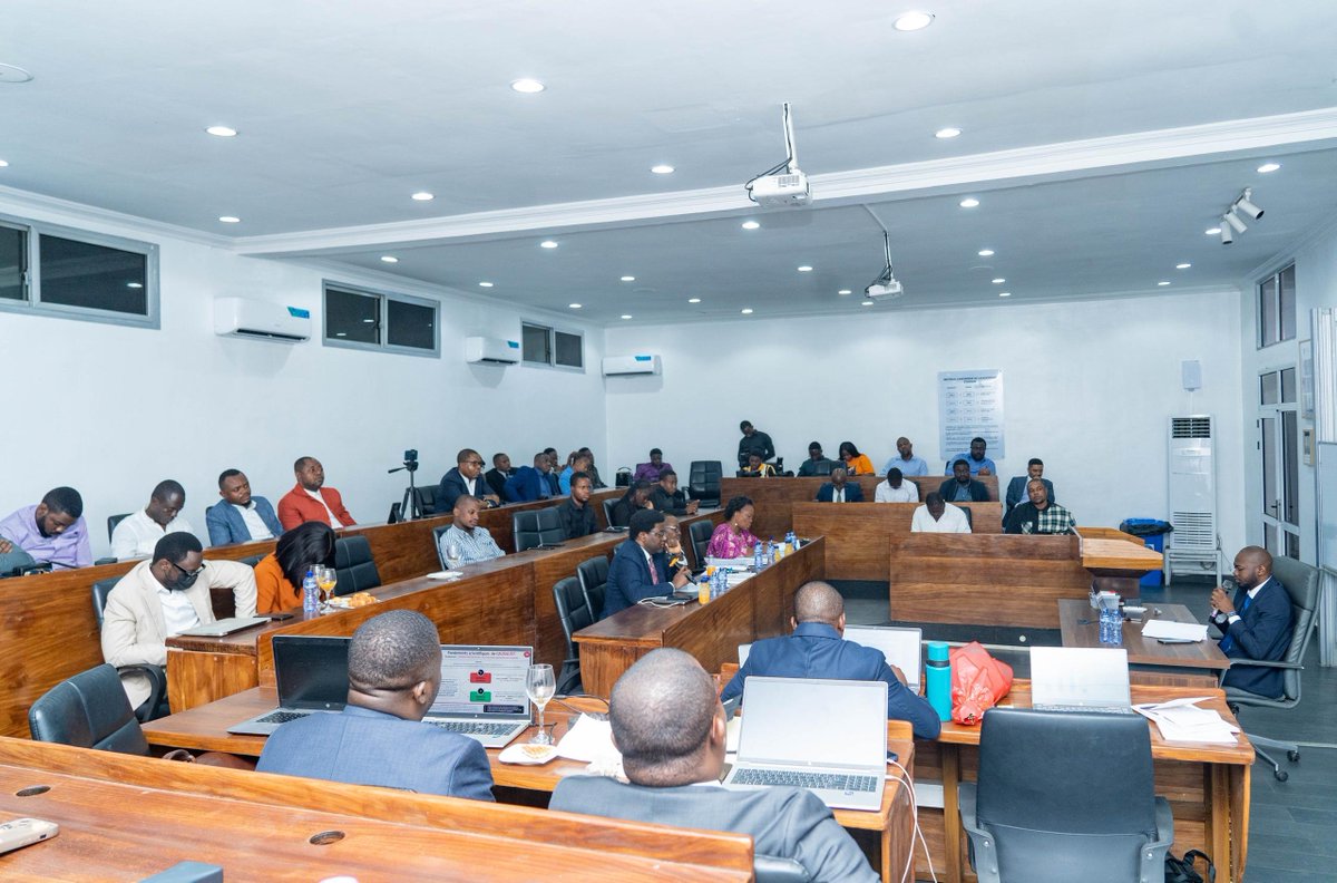 RabbiNkulambe1's tweet photo. Par la grâce de Dieu, ce lundi 27 juillet 2026, j’ai eu l’honneur de soutenir avec DISTINCTION mon Master 2 en Leadership et Bonne Gouvernance à l’Université Protestante au Congo (UPC).Intitulé de mon mémoire :
« Leadership politique des jeunes et renouvellement de la gouvernance démocratique en RDC »Ce diplôme représente bien plus qu’un titre académique : il incarne un engagement à servir notre pays, en passant de la contestation à la co‑construction.

Je rends toute la gloire au Seigneur Jésus‑Christ pour sa fidélité, sa force et sa grâce, qui m’ont soutenu tout au long de ce parcours et m’ont accordé cette distinction.Mes remerciements s’adressent également à :Tous ceux qui ont été présents physiquement pour me soutenir : l’Honorable Monplaisir Bolokole, l’Honorable Louison Mubenga, l’Honorable Elekola, le SGa Léon Nguwa, Maître Freddy Marcel Bononga, Henry Blaise Sila, ainsi que tant d’autres compagnons de lutte que je ne peux citer ici. Votre présence m’a honoré et fortifié.

Mes encadreurs, le jury, et toutes les personnes qui, de près ou de loin, ont contribué à ce https://t.co/JNcsQch8Ga jeunesse n’a pas un problème d’énergie. Elle a un problème de cadre. Et nous allons bâtir ce cadre.

Rabbi Nkulambe Mola
Porte‑parole de l’Opposition Républicaine de la RDC.