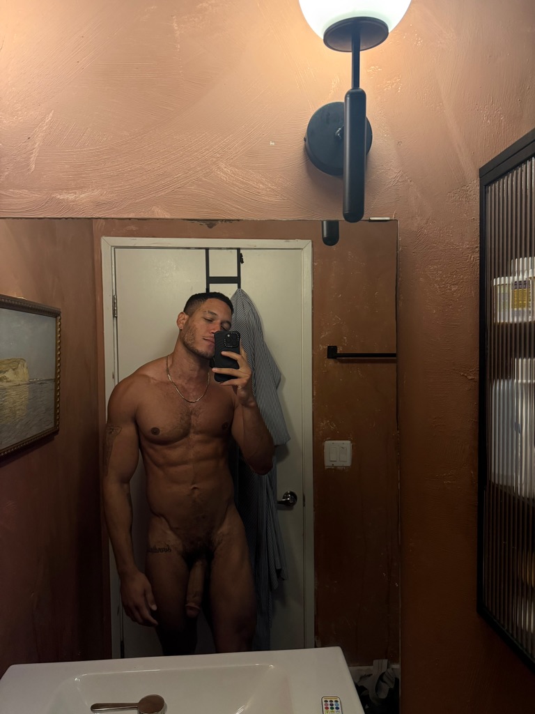 GregKelley30's tweet photo. Good Morning :) On or Off? 
https://t.co/RDWRtsrVLP https://t.co/kg9YqN33b4