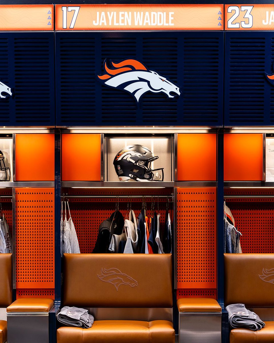 Broncos's tweet photo. This locker room though 👏 https://t.co/ed95rRj6en