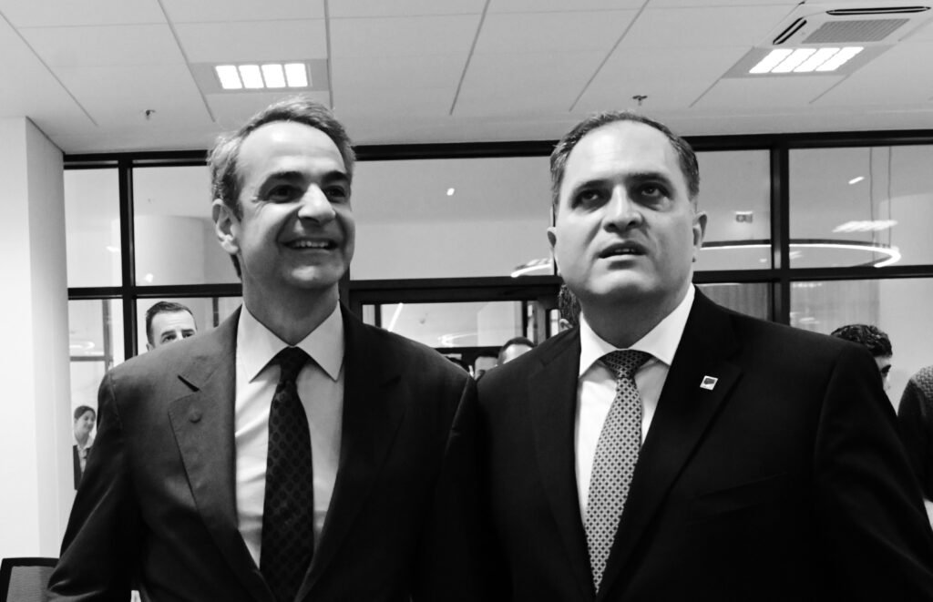 avgerinosx's tweet photo. Εύλογο ερώτημα:

Ο Πιτσιλής είναι Διοικητής της ΑΑΔΕ ή λογιστής της Μαφίας της εγκληματικής οργάνωσης Μητσοτάκη;

1. Τι έγινε εκείνο το ΑΦΜ αγρότη που πήρε 19.000.000 ευρώ από τον ΟΠΕΠΕΚΕ, (τι θυμάμαι κι εγω;) όταν η ΑΑΔΕ σου στέλνει μπιλιετάκι για χαρτζιλικί στο παιδί σου;

2. Τι έγινε με Πόπη, Φραπέ και Χασάπη που δήλωσαν μόνοι τους στη τηλεόραση ότι κέρδισαν από μια ντουζίνα λαχεία, όταν δέσμευσε τους λογαριασμούς του (γαλάζιου) Ανεστίδη απλά από "λάθος".

3. Γιατί δεν έχει φορολογήσει όλα εκείνα τα "αδιευκρίνιστα" των πολιτικών που ναι μεν μπήκαν στο αρχείο,  αλλά δεν ξέρ��υμε αν είναι φορλογημένα ;