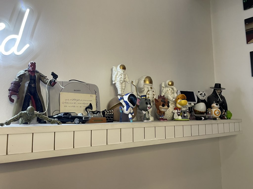 SaeidNotes's tweet photo. My room 🎭🎼🎷🎹🌸🩵💻🏎️✌🏻 https://t.co/JbzUHCx1jv