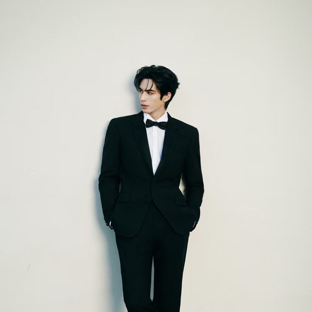 weinturt's tweet photo. Like a fine wine, time only made him more captivating and refined 🍷
#songweilong https://t.co/H8nNLKaT0W