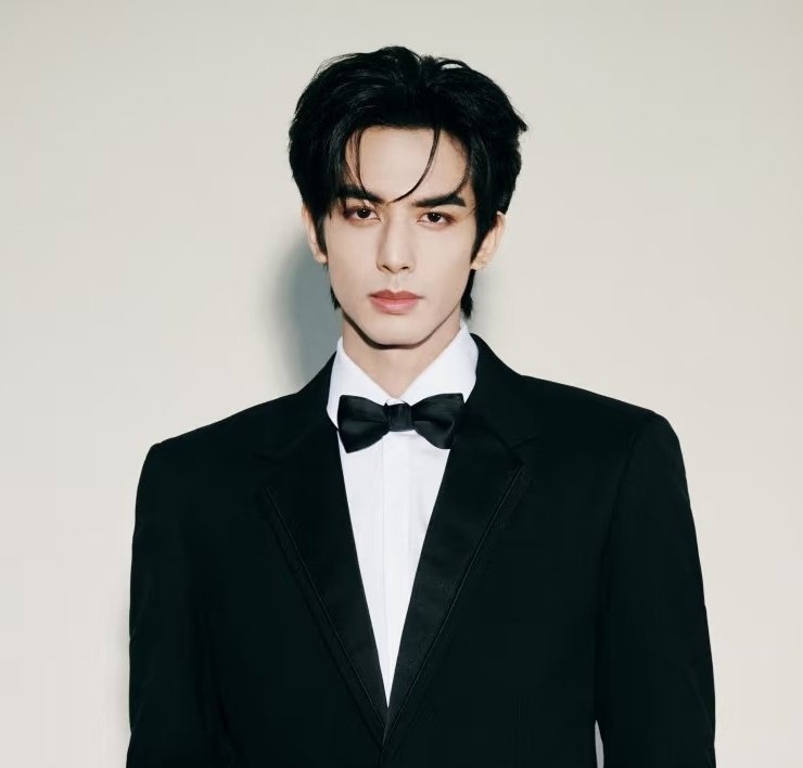weinturt's tweet photo. Like a fine wine, time only made him more captivating and refined 🍷
#songweilong https://t.co/H8nNLKaT0W