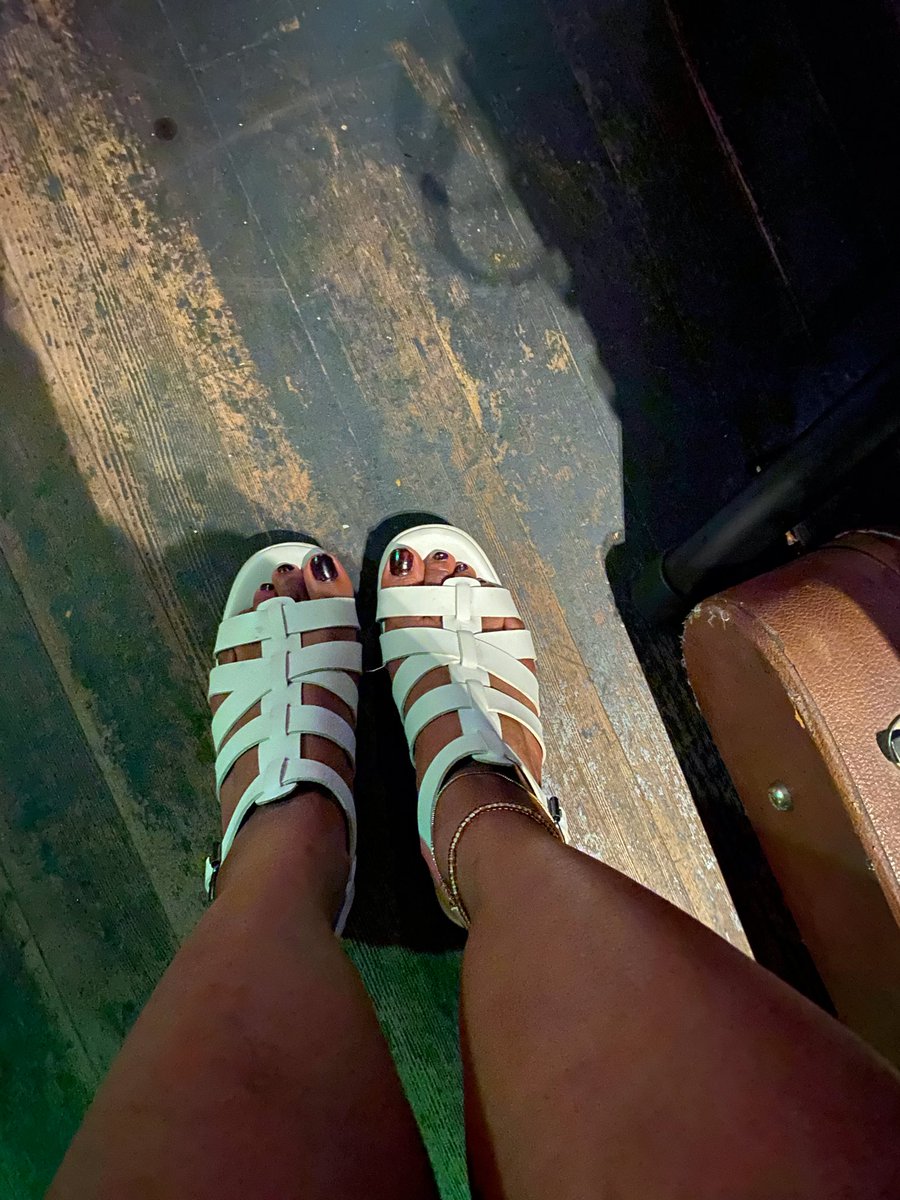 Kaythebrat7's tweet photo. Ugh I’m so tired I could really use a massage and a nap 😴 

#toes #piggies #feetworshi̇p #chubbyfeet #paypig #humanatm https://t.co/ZKJDdcMDIu