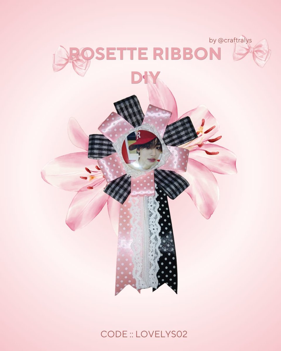 asyiellv's tweet photo. 🎀ROSETTE RIBBON HANDMADE🎀
aku juall rosette imut lusyu ini only 15.000 ajaa guys 🤩
— avail custom (ganti model, ganti warna/motif tali)
— foto sesuai dengan keinginan kamuuu
— bisa dijadiin versi keychain/versi peniti

💌 INFO LENGKAPNYA CHECK IG @.craftralys 
#zonauang #wts https://t.co/16NOct1Ycc