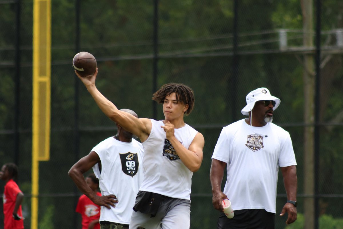 cruz_scott2029's tweet photo. Great time time this weekend getting better at @LegacyQb camp working with some all time greats. @qbcoachrr17 @donovanjmcnabb @QBHitList @GldLionFootball @dscott43app1 @dobson_collins7 @coachemery32 @ChadSimmons_ https://t.co/4lz7yxoVmt