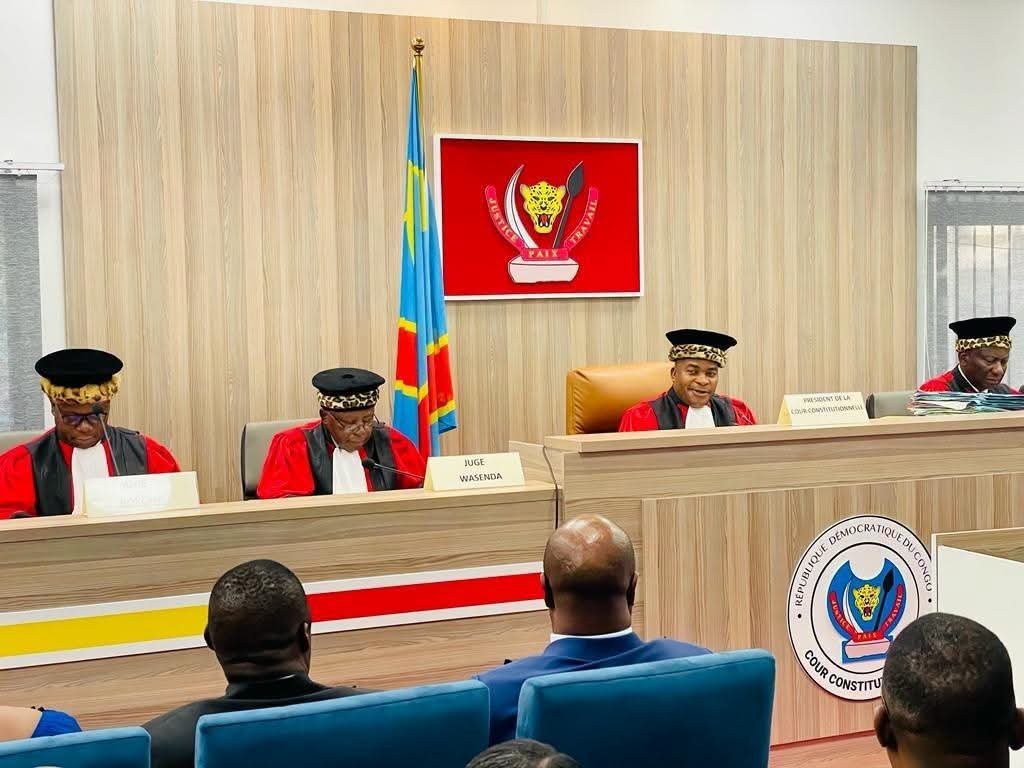 solola26's tweet photo. Largement contestée par l'Opposition, la Loi relative à l'Organisation d'un référendum, est déclarée conforme à la Constitution par la Cour constitutionnelle, ce mardi. 

Elle sera publiée au Journal officiel en annexe avec des réserves qu'elle a formulé sur certains articles. https://t.co/U1epOSeg62