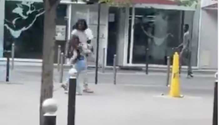 jihadwatchRS's tweet photo. France: Muslim who says ‘Allah ordered me’ after attacking three women with knife has a point

He did: “Kill them wherever you find them.” (Qur’an 2:191, 4:89, 4:91, cf. 9:5).

Read more at the link in the next post. https://t.co/MzfOXMLTwI