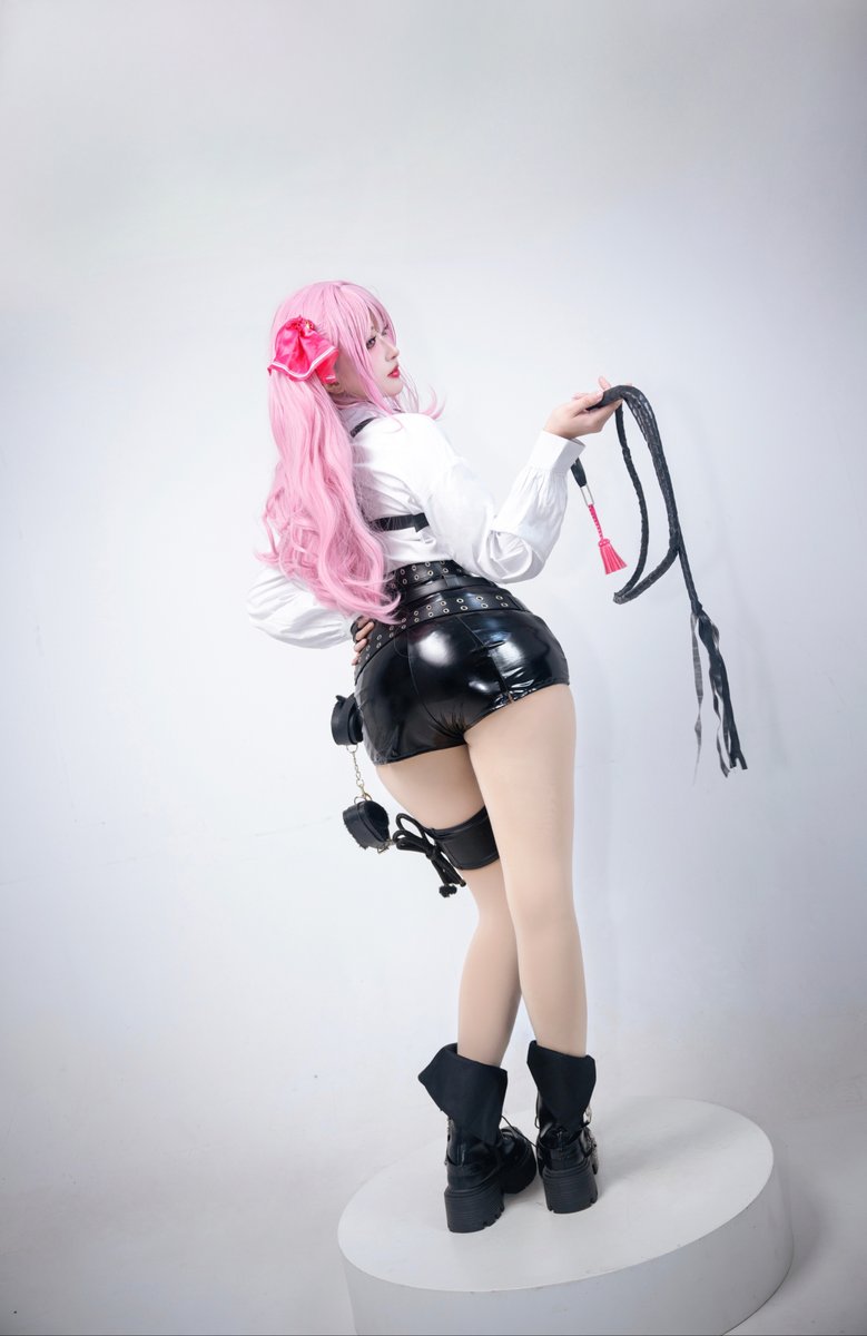 lingling00c's tweet photo. 胜利女神 妮姬 nikke  尤尼 COSER:Lingling澪绫  @虚空澪绫 https://t.co/VeLICmqDnA