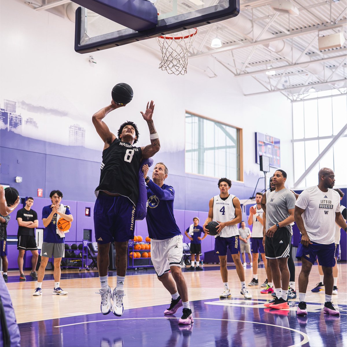 UW_MBB's tweet photo. Staying busy 🔥🔥🔥 https://t.co/1kHaWeeiyu