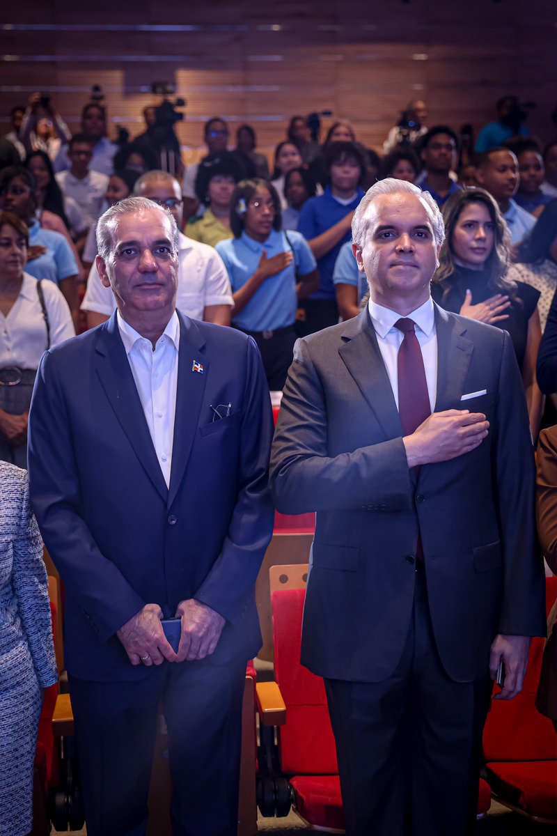 EducacionRDo's tweet photo. ¡Una educación con futuro para todos! ✅ 

El presidente de la República 🇩🇴 , Luis Abinader, junto al ministro de Educación, Luis Miguel De Camps, encabezó el lanzamiento de la primera convocatoria del Programa de Créditos Educativos Impulsa tu Futuro, una iniciativa del #Minerd y #Banreservas que amplía las oportunidades de acceso a la formación técnica superior, universitaria y de posgrado, tanto en la República Dominicana como en el extranjero.

Este programa ofrecerá financiamiento educativo en condiciones favorables para estudiantes meritorio del sistema público y egresados de #Prepara, promoviendo la igualdad de oportunidades y el desarrollo del talento dominicano.