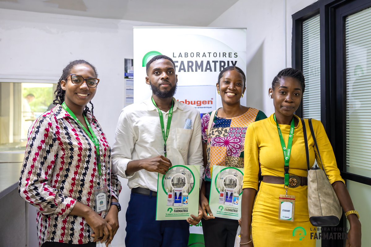 LFarmatrix's tweet photo. Un groupe de médecins de l'UNIFA, en service social. https://t.co/ajeDIaM7cl