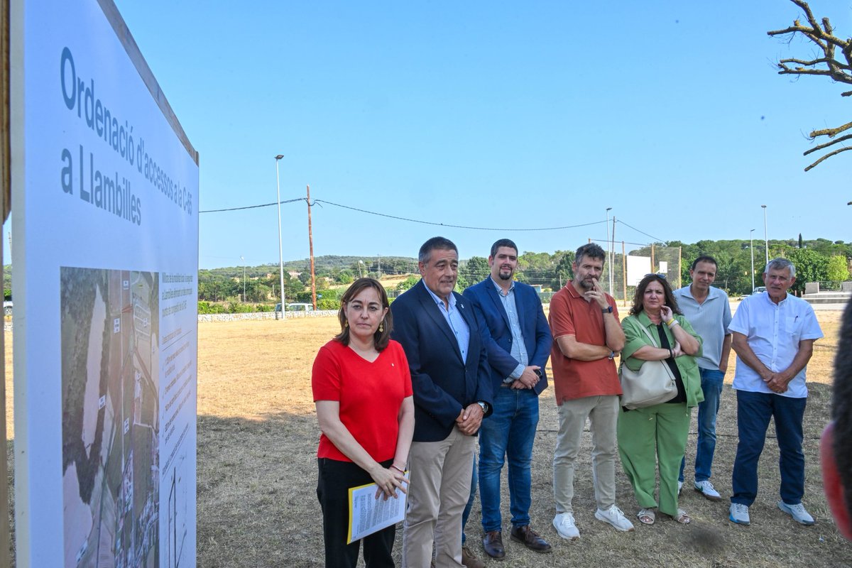 SilviaPaneque's tweet photo. Avui fem un pas endavant en una actuació llargament esperada per les comarques gironines. Iniciem la informació pública del projecte que permetrà eliminar el semàfor de Llambilles, ordenar els accessos al municipi i millorar de manera significativa la mobilitat en aquest punt de la C-65.

Amb una inversió de 3,3 M€, construirem dues noves rotondes, millorarem els accessos, reduirem les retencions i reforçarem la seguretat viària. També impulsarem nous itineraris per a vianants i bicicletes connectats amb la Via Verda.

Continuem treballant, en coordinació amb el territori, per fer possible una mobilitat més àgil, segura i adaptada a les necessitats d’avui.

És una actuació que m’és especialment important i que millorarà la vida de moltes persones.