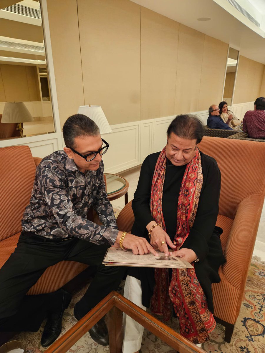 anupjalota's tweet photo. For 20 years, Mr. Soni has travelled all the way from Kenya, East Africa, to be part of the Khazana Festival. โค๏ธ
A true testament to the timeless love for ghazals.
#KhazanaFestival #AnupJalota #Ghazal #MusicLovers #KenyaToIndia https://t.co/HcwBkqx15U