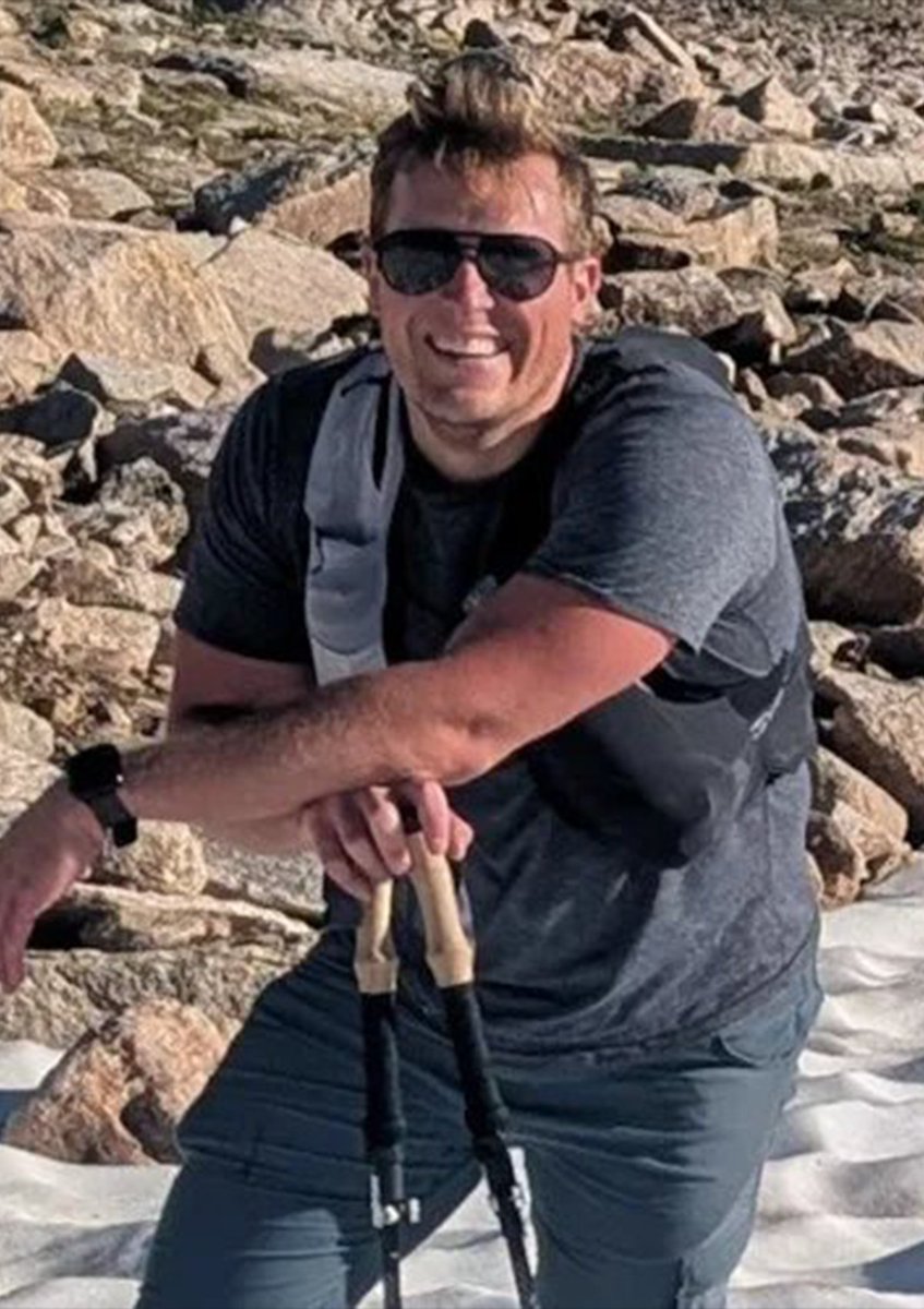 InternetH0F's tweet photo. Hiker impales himself with a trekking pole, then walks 10 miles back down Montana's tallest mountain to avoid expensive helicopter trip https://t.co/kc2nFZUQCD
