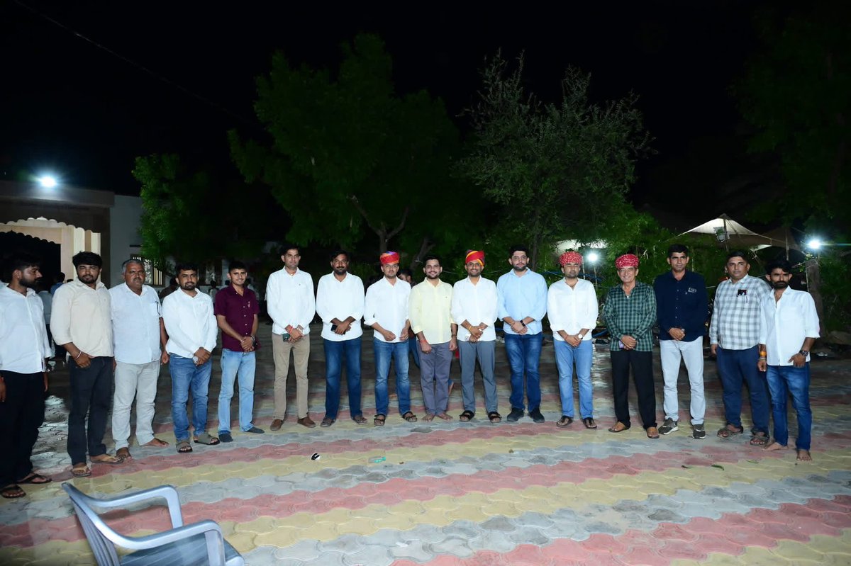 Barmer_Girdhari's tweet photo. गत रात्रि सांभरा में श्री हुकमाराम जी गोदारा एवं श्री बालाराम जी गोदारा द्वारा आयोजित एक शाम सांभरा आसापुरा माता के नाम विशाल भजन संध्या में सम्मिलित हुआ। https://t.co/pnjRBdPYYr