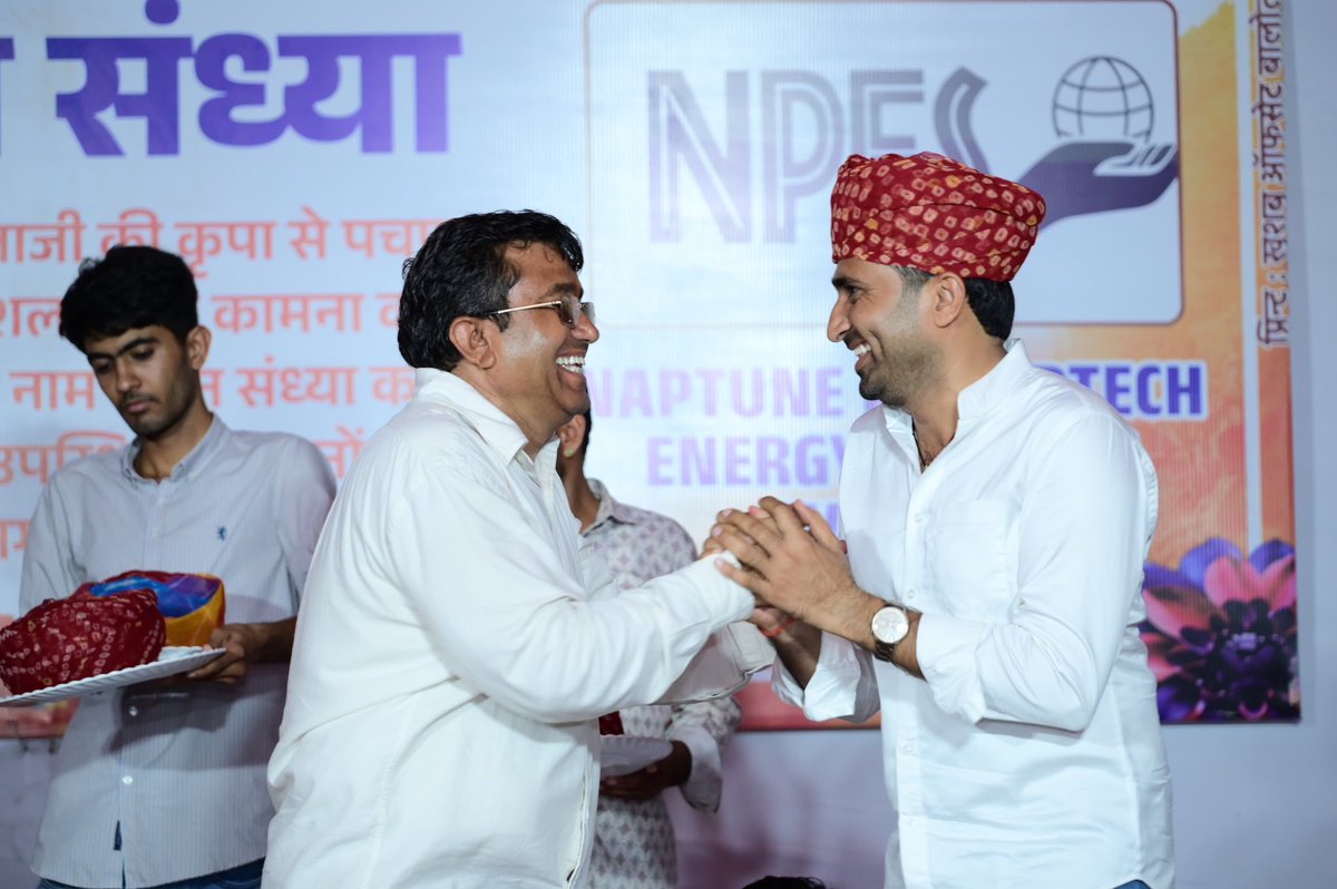 Barmer_Girdhari's tweet photo. गत रात्रि सांभरा में श्री हुकमाराम जी गोदारा एवं श्री बालाराम जी गोदारा द्वारा आयोजित एक शाम सांभरा आसापुरा माता के नाम विशाल भजन संध्या में सम्मिलित हुआ। https://t.co/pnjRBdPYYr